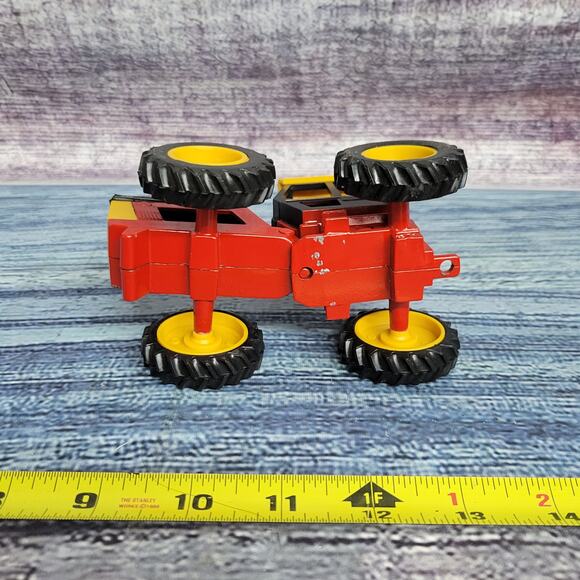 Vintage 1/32 Versatile 256 die-cast/plastic articulating 4wd tractor red/yellow - Picture 9 of 10